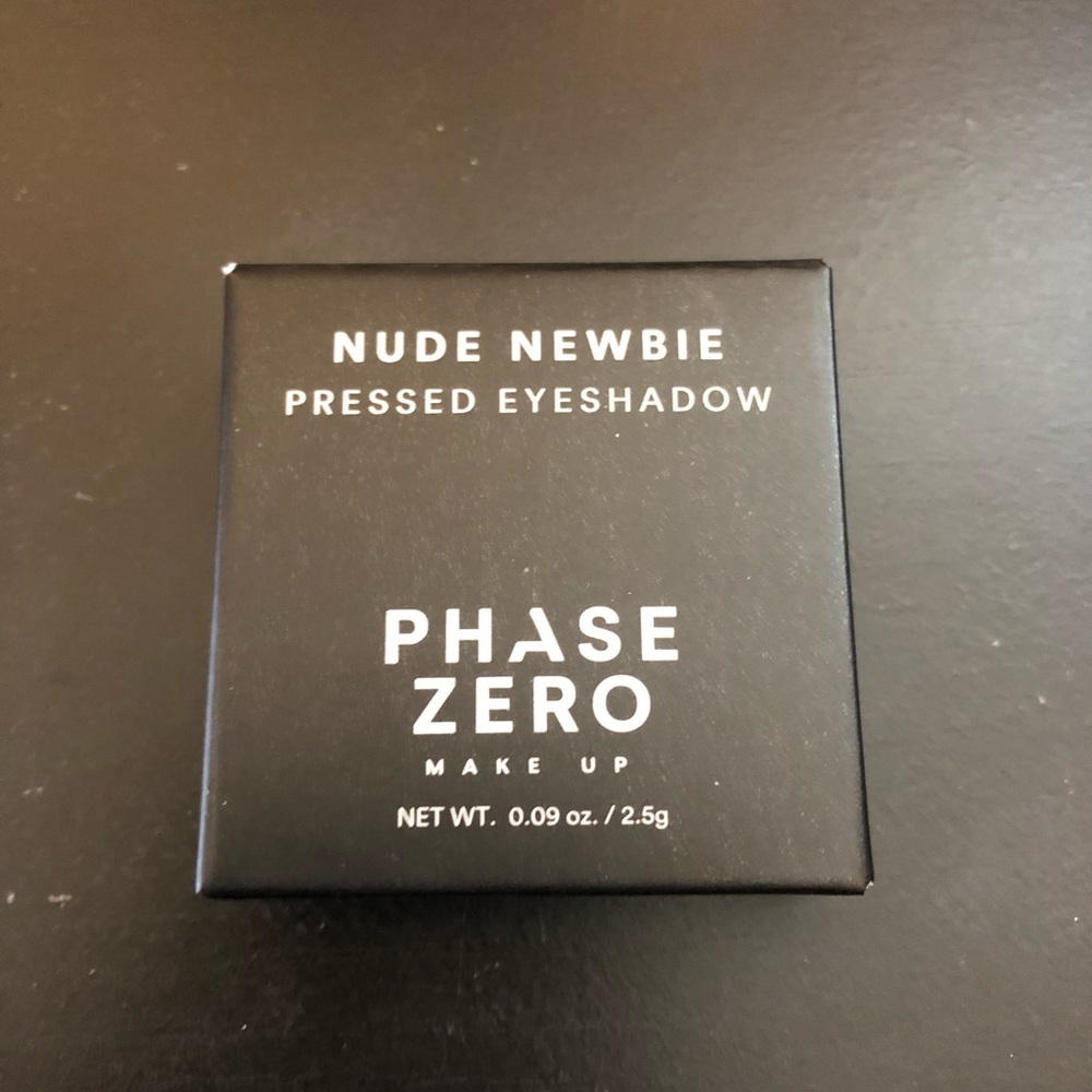 Phase zero eyeshadow in nude newbie